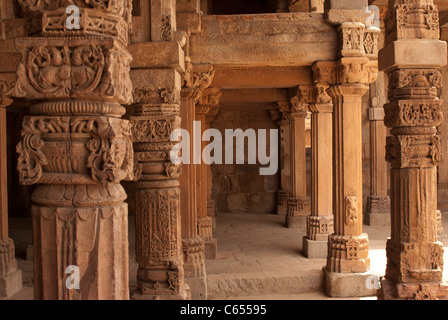 Qutb Minar-Komplex, Mehrauli archäologischen Park, Delhi, Indien. Stockfoto