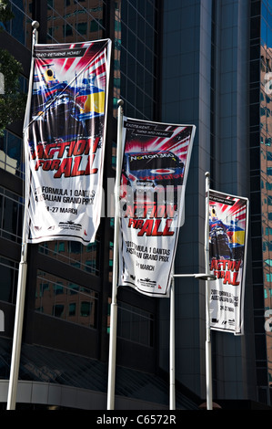 Werbung Fahnen auf maßstabsgerechte für die australische Formel 1 Motorsport-Grand Prix in Melbourne Victoria Australien Stockfoto