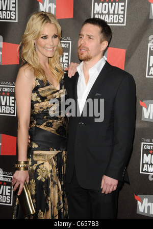 Leslie Bibb, Sam Rockwell im Ankunftsbereich für 16. Annual Critics' Choice Movie Awards, Hollywood Palladium, Los Angeles, CA 14. Januar 2011. Foto von: Dee Cercone/Everett Collection Stockfoto