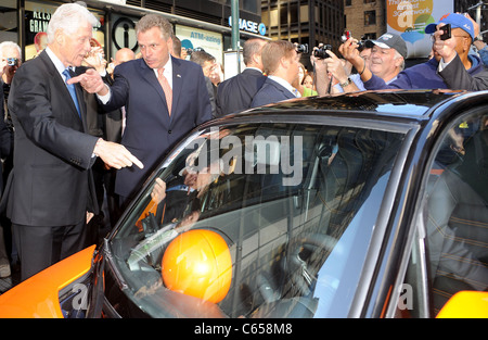 Ehemalige US-Präsident William Jefferson Clinton, auch bekannt als Bill Clinton unterwegs für Promi-Schnappschüsse - Montag, Midtown Manhattan, New York, NY 20. September 2010. Foto von: Kristin Callahan/Everett Collection Stockfoto