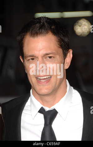 Johnny Knoxville im Ankunftsbereich für Jackass 3D Premiere, Graumans Chinese Theatre, Los Angeles, CA 13. Oktober 2010. Foto von: Michael Germana/Everett Collection Stockfoto