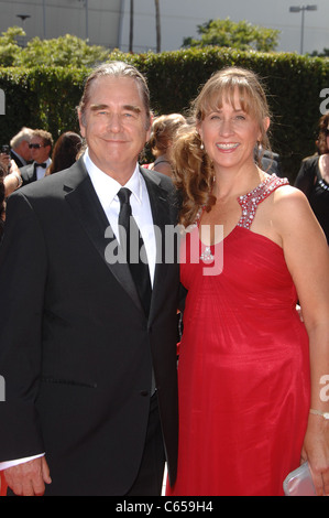 Beau Bridges, Wendy Treece im Ankunftsbereich für Creative Arts Emmy Awards 2010, Nokia Theater, Los Angeles, CA 21. August 2010. Foto von: Michael Germana/Everett Collection Stockfoto