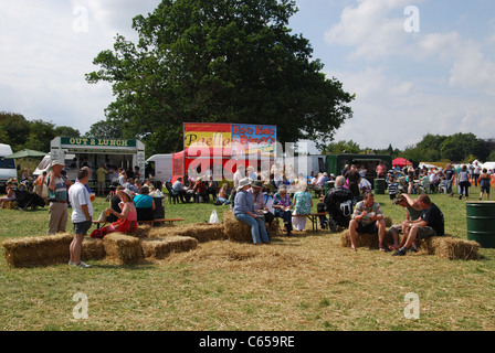 Menschen bei Oldtimer Treffen Hertfordshire, Vereinigtes Königreich Stockfoto