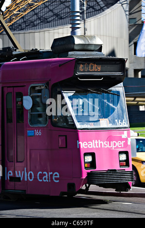 Melbourne Straßenbahn betrieben Yarra Trams in der Stadt ein modernes effizientes Verkehrsnetz in Victoria Australien Stockfoto