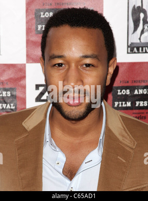 John Legend im Ankunftsbereich für WAITING FOR 'SUPERMAN' Los Angeles Film Festival (LAFF) Screening, Regal Kinos LA Live Stadion 14, Los Angeles, CA 21. Juni 2010. Foto von: Adam Orchon/Everett Collection Stockfoto