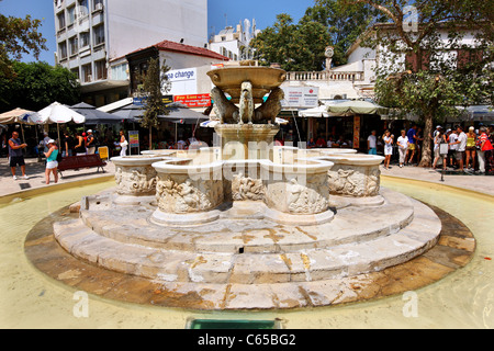 Die Elefteriou Venizelou Platz mit Morozini Brunnen, besser bekannt als "The Lions", Heraklion, Kreta, Griechenland. Stockfoto