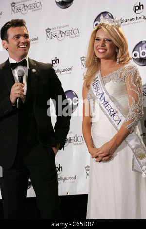 Tony Dovolani, Miss America 2011, Teresa Scanlan in Anwesenheit für 2011 Miss Amerika Pageant, Planet Hollywood Resort &amp; Casino, Las Vegas, NV 15. Januar 2011. Foto von: James Atoa/Everett Collection Stockfoto