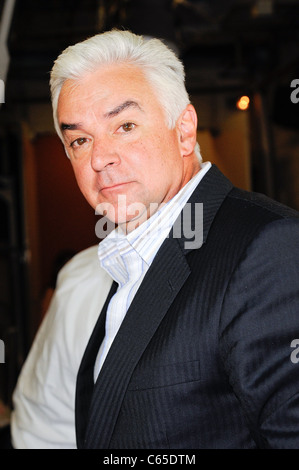 John O'Hurley, besucht 'Leben mit Regis und Kelly"unterwegs für Promi-Schnappschüsse - Donnerstag, New York, NY 22. Juli 2010. Stockfoto