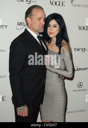 Jesse James, Kat Von D im Ankunftsbereich für The Art of Elysium vierten jährlichen Black Tie Charity Gala HEAVEN The Annenberg-Gebäude an der California Science Center, Los Angeles, CA 15. Januar 2011. Foto von: Dee Cercone/Everett Collection Stockfoto