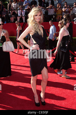 Marisa Miller in Anwesenheit für ESPN 18. jährlichen ESPY Awards, Nokia Theatre L.A. LIVE, Los Angeles, CA 14. Juli 2010. Foto von: Adam Orchon/Everett Collection Stockfoto