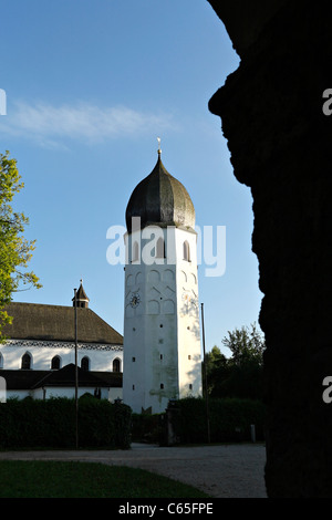 Kirchturm mit Uhr, Glockenturm, das Benediktiner-Kloster Frauenwoerth, Fraueninsel Insel, See Frauenchiemsee oder Chiemsee Stockfoto