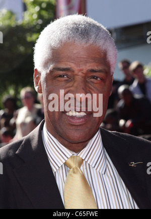 Julius Erving in Anwesenheit für ESPN 18. jährlichen ESPY Awards, Nokia Theatre L.A. LIVE, Los Angeles, CA 14. Juli 2010. Foto von: Adam Orchon/Everett Collection Stockfoto