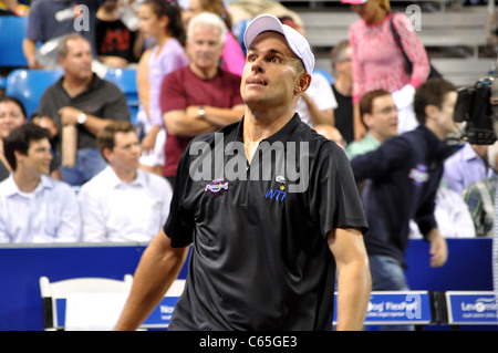 Andy Roddick in Anwesenheit für die WTT-Tennis-match zwischen der Sportimes New York und Philadelphia Freiheiten, Sporttime Stadion am Randalls Island, New York, NY 14. Juli 2010. Foto von: E.m. Dionisio/Everett Collection Stockfoto