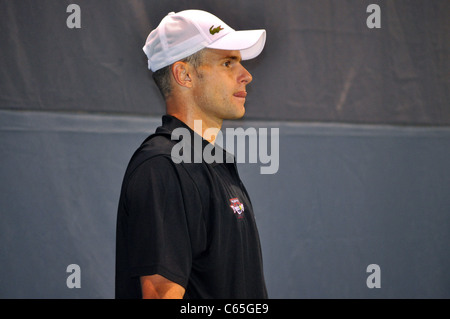 Andy Roddick in Anwesenheit für die WTT-Tennis-match zwischen der Sportimes New York und Philadelphia Freiheiten, Sporttime Stadion am Randalls Island, New York, NY 14. Juli 2010. Foto von: E.m. Dionisio/Everett Collection Stockfoto
