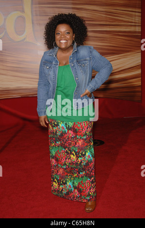 Yvette Nicole Brown im Ankunftsbereich für Rapunzel-Neu VERFÖHNT Premiere, El Capitan Theatre, Los Angeles, CA 14. November 2010. Foto von: Michael Germana/Everett Collection Stockfoto