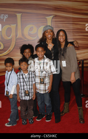 Holly Robinson Peete im Ankunftsbereich für Rapunzel-Neu VERFÖHNT Premiere, El Capitan Theatre, Los Angeles, CA 14. November 2010. Foto von: Michael Stockfoto