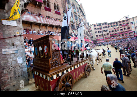 Palio di Siena 2011, Juli 2. Pferderennen in Piazza del Campo, Palio Siena. Nur zur redaktionellen Verwendung. Stockfoto