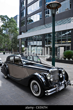 Ein Oldtimer Jaguar Mk V Limousine Auto als Hochzeit Transport in Southbank Melbourne Victoria Australien Stockfoto