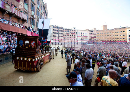 Palio di Siena 2011, Juli 2. Pferderennen in Piazza del Campo, Palio Siena. Nur zur redaktionellen Verwendung. Stockfoto