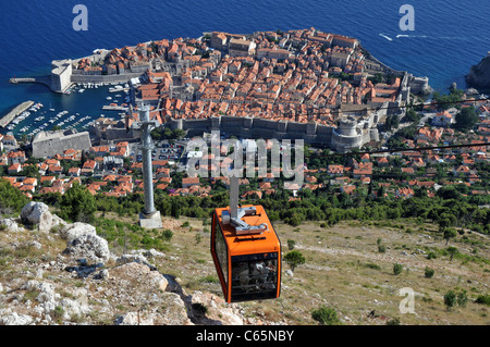 Die Seilbahn in Dubrovnik Kroatien zeigt die Stadt in der Ferne Stockfoto