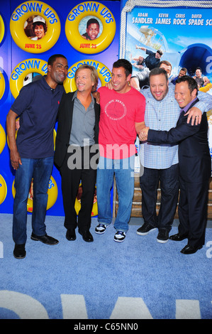 Adam Sandler, Kevin James, Chris Rock, David Spade, Rob Schneider im Ankunftsbereich für gewachsen UPS Premiere, The Ziegfeld Theatre, New Stockfoto
