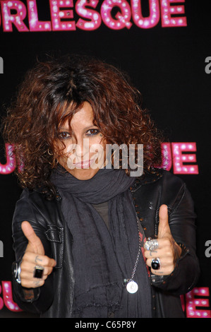 Linda Perry im Ankunftsbereich für BURLESQUE Premiere, Graumans Chinese Theatre, Los Angeles, CA 15. November 2010. Foto von: Michael Stockfoto