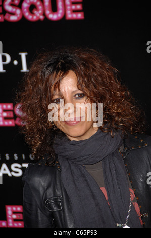 Linda Perry im Ankunftsbereich für BURLESQUE Premiere, Graumans Chinese Theatre, Los Angeles, CA 15. November 2010. Foto von: Michael Stockfoto