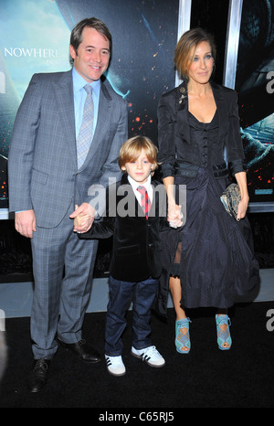 Matthew Broderick, James Wilkie Broderick, Sarah Jessica Parker im Ankunftsbereich für HARRY POTTER und die Heiligtümer des Todes: Teil 1 Premiere, Alice Tully Hall im Lincoln Center, New York, NY 15. November 2010. Foto von: Gregorio T. Binuya/Everett Collection Stockfoto