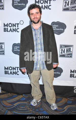 David Krumholtz auf der after-Party für MONTBLANC 10. jährlichen Urban Arts Partnerschaft nutzen die 24 Stunde spielt After Party, BB King Blues Club, New York, NY 15. November 2010. Foto von: Gregorio T. Binuya/Everett Collection Stockfoto