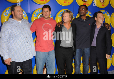 Kevin James, Adam Sandler, David Spade, Chris Rock, Rob Schneider im Ankunftsbereich für gewachsen UPS Premiere, The Ziegfeld Theatre, New York, NY 23. Juni 2010. Foto von: Kristin Callahan/Everett Collection Stockfoto
