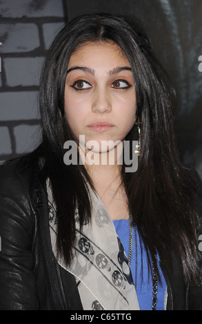 Lourdes Ciccone Leon im Ankunftsbereich für Harry Potter & die Heiligtümer des Todes - Teil 1 Premiere, Alice Tully Hall im Lincoln Center, New York, NY 15. November 2010. Foto von: Kristin Callahan/Everett Collection Stockfoto