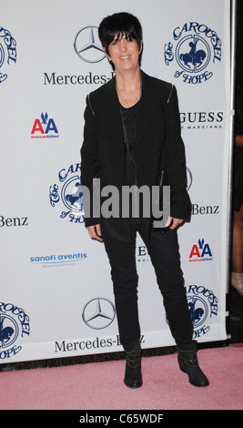 Diane Warren im Ankunftsbereich für 32. Jahrestag Karussell der Hoffnung Ball präsentiert von Mercedes-Benz, Beverly Hilton Hotel, Beverly Hills, CA 23. Oktober 2010. Foto von: Elizabeth Goodenough/Everett Collection Stockfoto