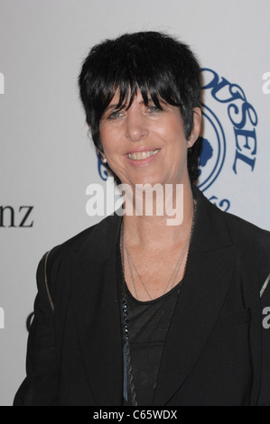 Diane Warren im Ankunftsbereich für 32. Jahrestag Karussell der Hoffnung Ball präsentiert von Mercedes-Benz, Beverly Hilton Hotel, Beverly Hills, CA 23. Oktober 2010. Foto von: Elizabeth Goodenough/Everett Collection Stockfoto