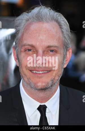 Francis Lawrence im Ankunftsbereich für WATER FOR ELEPHANTS Premiere, The Ziegfeld Theatre, New York, NY 17. April 2011. Foto von: Gregorio T. Binuya/Everett Collection Stockfoto