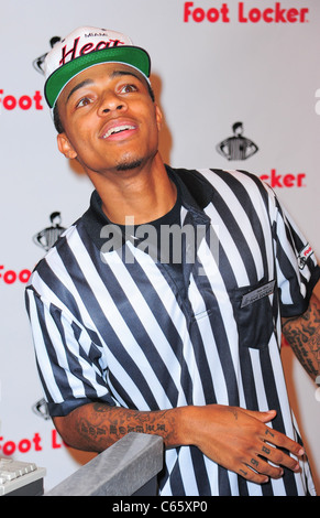 Bow Wow bei Instore-Auftritt für Bow Wow Dons Foot Locker Uniform für Fan Treffen und Greet, Foot Locker, New York, NY 16. August 2010. Foto von: Gregorio T. Binuya/Everett Collection Stockfoto