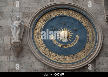 die Uhr der Kathedrale von Messina Stockfoto