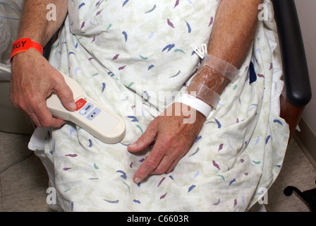 Krankenhaus-Patienten mit Anruftaste. Stockfoto
