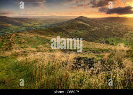 Ansicht von Hollins Flanke von Mam Tor, Dark Peak, Peak District, Derbyshire Stockfoto