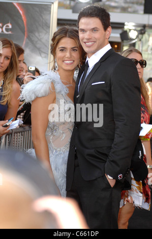 Nikki Reed, Kellan Lutz im Ankunftsbereich für THE TWILIGHT SAGA: ECLIPSE Premiere, Nokia Theatre L.A. LIVE, Los Angeles, CA 24. Juni 2010. Foto von: Michael Germana/Everett Collection Stockfoto