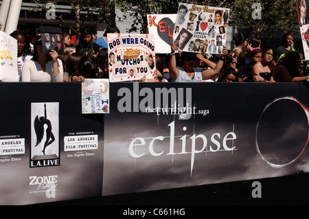 Atmosphäre im Ankunftsbereich für THE TWILIGHT SAGA: ECLIPSE Premiere, Nokia Theatre L.A. LIVE, Los Angeles, CA 24. Juni 2010. Foto von: Michael Germana/Everett Collection Stockfoto