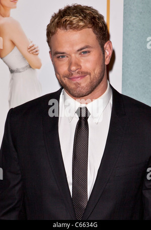 Kellen Lutz im Ankunftsbereich für LOVE WEDDING MARRIAGE Premiere, Pacific Design Center, Los Angeles, CA 17. Mai 2011. Foto von: Emiley Schweich/Everett Collection Stockfoto