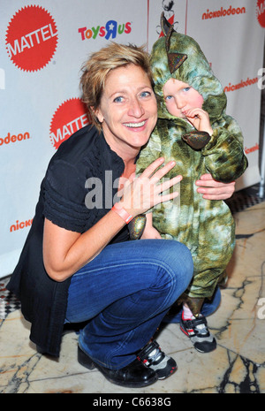 Edie Falco, Macy Falco im Ankunftsbereich für die Kinder von AIDS-Stiftung betroffen 9. jährliche Traum Halloween, Capitale, New York, Stockfoto