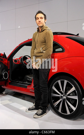 Pete Wentz in Anwesenheit für Volkswagen präsentiert 21. Jahrhundert VW Käfer Automobil, Lager am Pier 36, New York, NY am 18 April, Stockfoto