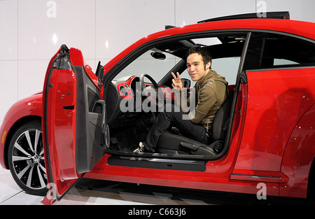 Pete Wentz in Anwesenheit für Volkswagen präsentiert 21. Jahrhundert VW Käfer Automobil, Lager am Pier 36, New York, NY am 18 April, Stockfoto