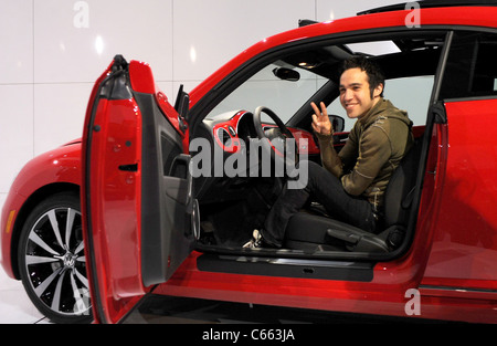 Pete Wentz in Anwesenheit für Volkswagen präsentiert 21. Jahrhundert VW Käfer Automobil, Lager am Pier 36, New York, NY am 18 April, Stockfoto