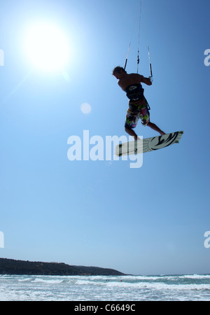 Mann-Kite-Surfen in Griechenland Stockfoto