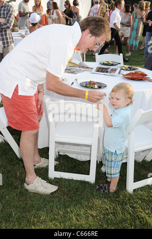 Kyle MacLachlan, Callum Lyon MacLachlan in Anwesenheit für Hamptons Magazine jährliche Clambake, Montauk Yacht Club, Montauk, New York 18. Juli 2010. Foto von: Rob Rich/Everett Collection Stockfoto