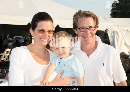 Desiree Gruber, Callum Lyon MacLachlan, Kyle MacLachlan in Anwesenheit für Hamptons Magazine jährliche Clambake, Montauk Yacht Club, Montauk, New York 18. Juli 2010. Foto von: Rob Rich/Everett Collection Stockfoto