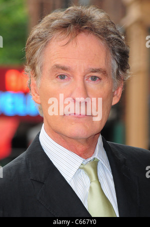 Kevin Kline im Ankunftsbereich für THE EXTRA MAN Premiere, East Village Cinemas, New York, NY 19. Juli 2010. Foto von: Gregorio T. Binuya/Everett Collection Stockfoto