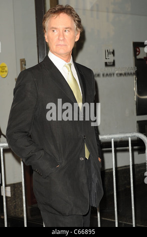 Kevin Kline im Ankunftsbereich für THE EXTRA MAN Premiere, East Village Cinemas, New York, NY 19. Juli 2010. Foto von: Kristin Callahan/Everett Collection Stockfoto